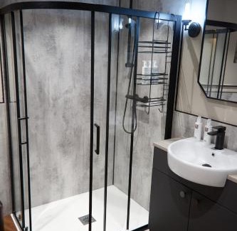 Ainstable Apartment | The Retreat
