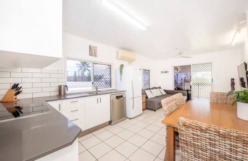 Grasstree Beach House | "The Retreat" Grasstree Beach Shacks