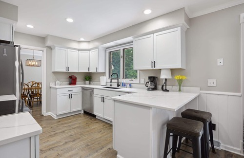 Hinckley House | *The Retreat* Great for Families/Groups, Casino, & Golfing.