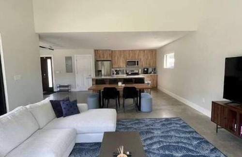 Stevensville House | The Retreat: HotTub/FirePit/Wineries/Beach/Nature