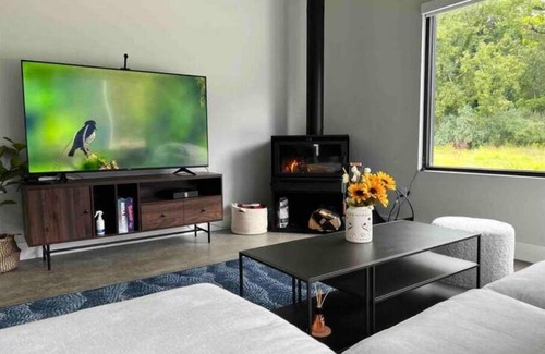 Stevensville House | The Retreat: HotTub/FirePit/Wineries/Beach/Nature