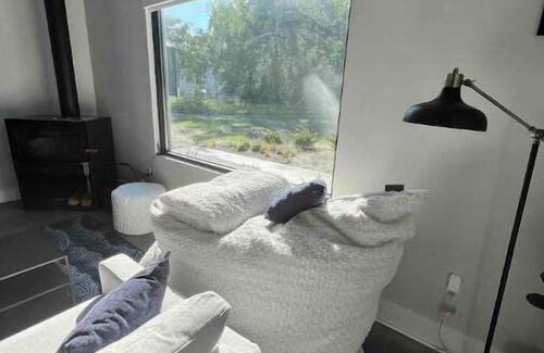 Stevensville House | The Retreat: HotTub/FirePit/Wineries/Beach/Nature