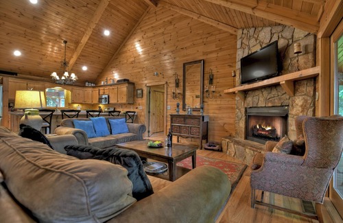Foxfire Estates Cabin | The Retreat is pet-friendly with 3 King beds, Hot Tub, Fire-pit, pool table and minutes from downtown Blue Ridge