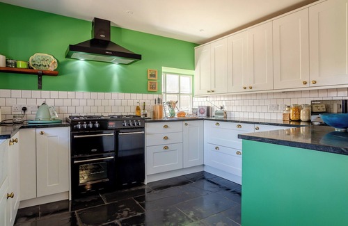 Burton Bradstock Cottage | The Retreat - M555306