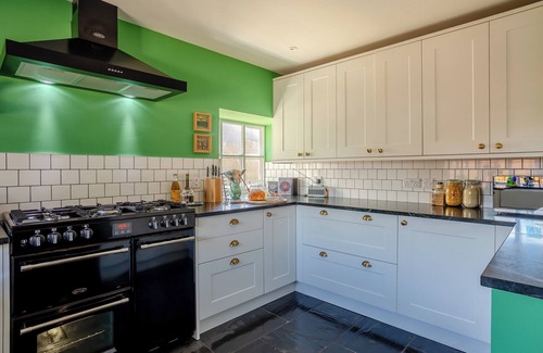 Burton Bradstock Cottage | The Retreat - M555306