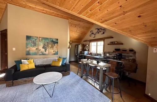 Granby Apartment | The Retreat - minutes from world class skiing and biking at Winter Park Resortnn