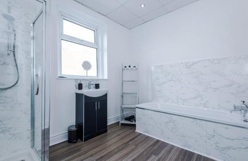 Salford House | The Retreat near Salford Quays