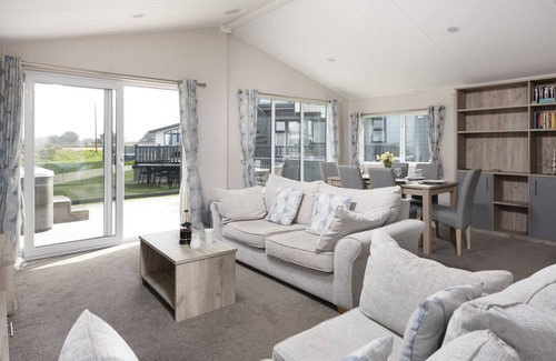 Truro Cabin | The Retreat, Newperran Heights - a lodge that sleeps 6 guests in 3 bedrooms