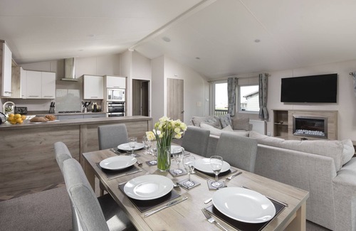 Truro Cabin | The Retreat, Newperran Heights - a lodge that sleeps 6 guests in 3 bedrooms