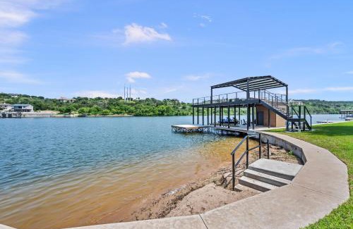 Marble Falls House | The Retreat on Lakeshore with Concierge Services