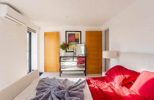 Tarrant Gunville House | The Retreat, Sauna & Hot Tub, Charming & Cosy Gem