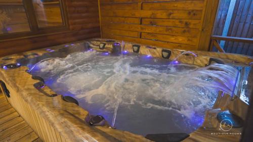 Great Paxton Apartment | The Retreat Sauna & Hot Tub Boutique Rooms
