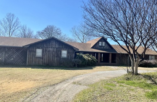 Clarksdale House | The Retreat, secluded yet only 3 miles from downtown Clarksdale MS