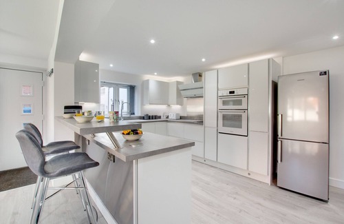 Holt House | The Retreat - Three Bedroom House, Sleeps 6