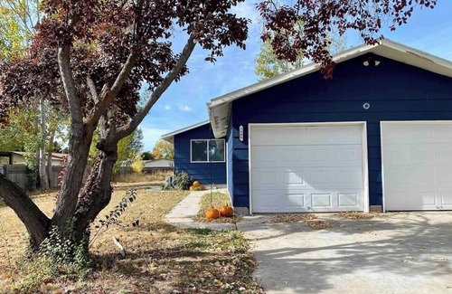 West Valley House | The Retro - dog friendly!