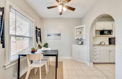 Lower Greenville Apartment | The Retro Lower-Greenville Apartment