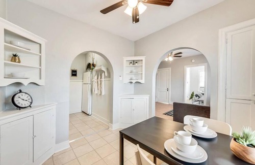 Lower Greenville Apartment | The Retro Lower-Greenville Apartment