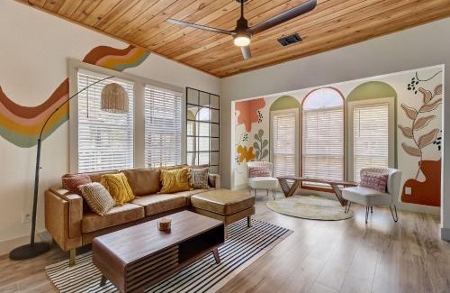 Eastside Promise Neighborhood House | The Retro Retreat - Close to Downtown, Fort Sam