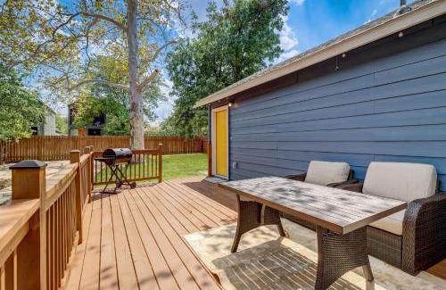 Eastside Promise Neighborhood House | The Retro Retreat - Close to Downtown, Fort Sam