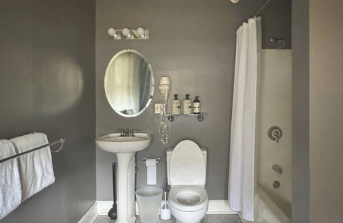 Adams House | The Revival House