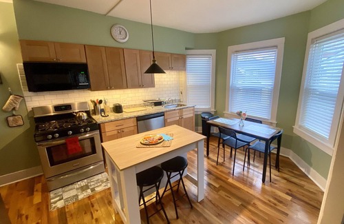 Providence Apartment | ⭐The Rhody Retreat⭐ Minutes from Downtown ⭐Modern, Spacious, Highly Rated!⭐