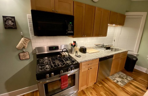 Providence Apartment | ⭐The Rhody Retreat⭐ Minutes from Downtown ⭐Modern, Spacious, Highly Rated!⭐