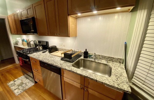 Providence Apartment | ⭐The Rhody Retreat⭐ Minutes from Downtown ⭐Modern, Spacious, Highly Rated!⭐