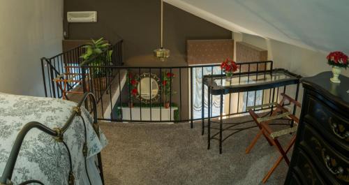 Old Town Fredericksburg Bed & Breakfast | The Richard Johnston Inn & 1890 Caroline House