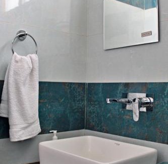 Jagatsukh Bed & Breakfast | The Richie Royal Inn