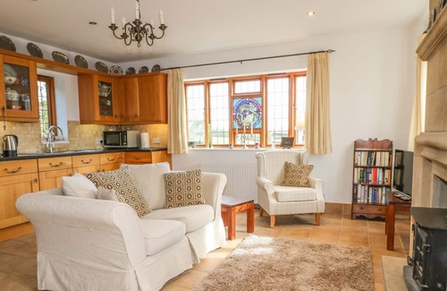 Denstone Cottage | THE RIDDINGS COTTAGE, romantic, character holiday cottage in Rocester