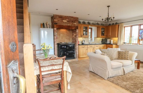 Denstone Cottage | THE RIDDINGS COTTAGE, romantic, character holiday cottage in Rocester