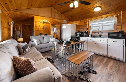 Rutland Cabin | The Ridge Cabin! 15-minutes from the ARK
