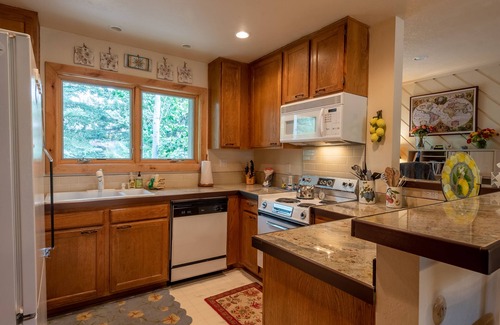 Elkhorn Village Condo | The Ridge Condo 2617 - Walk to Elkhorn Pool, Hot Tub & Tennis