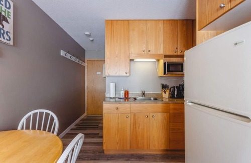 Big White Ski Resort Apartment | The Ridge | Ski-In Ski-Out Condo w/Free Parking