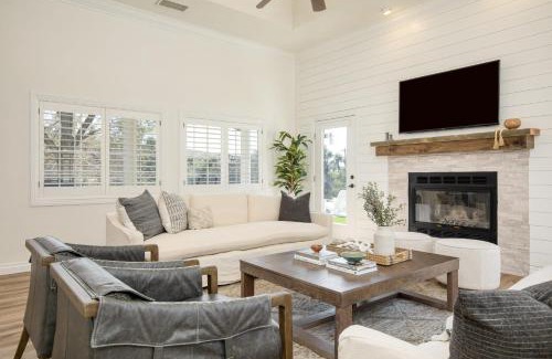 Temecula Villa | The Riesling Retreat by AvantStay Estate w Pool HotTub Putting Green Pickle Ball Court