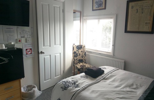 Ware Bed & Breakfast | The Rifle Volunteer