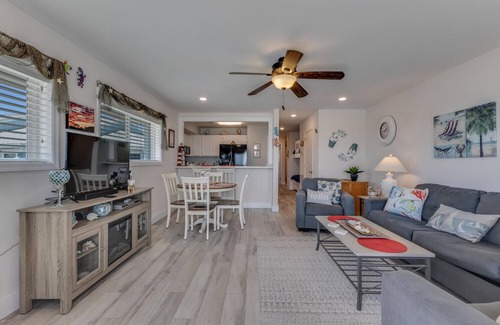 Kure Beach Condo | The Riggings D3 - Oceanfront condo with private deck and communiy pool