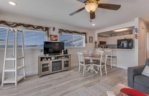 Kure Beach Condo | The Riggings D3 - Oceanfront condo with private deck and communiy pool