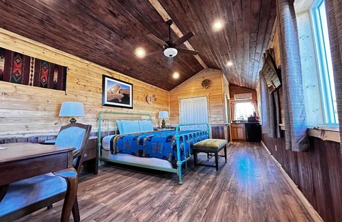 Torrey Hotel | The Rim Rock Inn