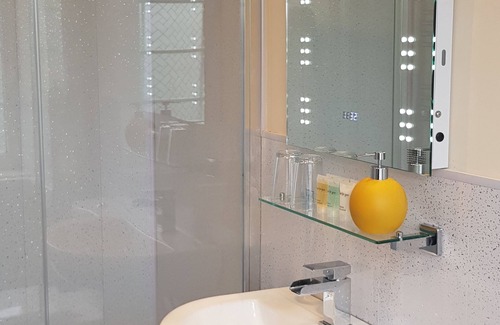 Rhosgoch Bed & Breakfast | The Ring Pub Bed and Breakfast