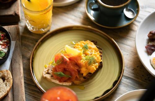 Backwell Hotel | The Rising Sun
