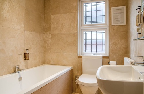 Backwell Hotel | The Rising Sun