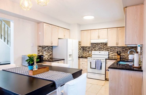 Kitchener House | ✪ The RittenHouse ✪ 4 Bedroom Home in Kitchener