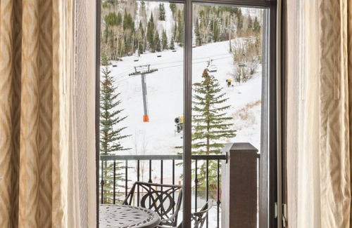 Aspen Condo | The Ritz-Carlton 3 BR Premier Residence 8205, Ski-in/Ski-out Resort in Aspen Highlands w/Ski view