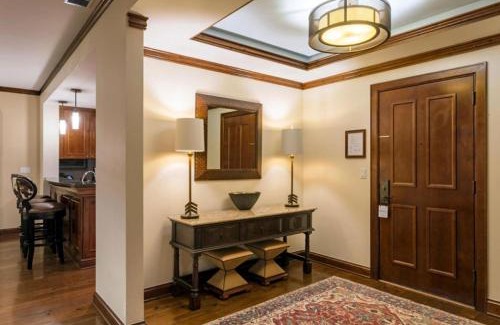 Aspen House | The Ritz-Carlton, 3 BR Residence 8212: Ski-in/Ski-out Resort in Aspen w/Mountain/Town view