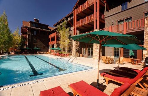 Aspen House | The Ritz-Carlton, 3 BR Residence 8212: Ski-in/Ski-out Resort in Aspen w/Mountain/Town view