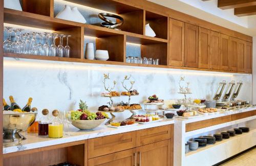 Truckee Hotel | The Ritz-Carlton, Lake Tahoe