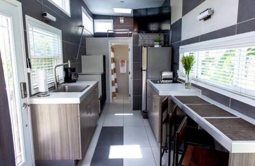 Northwest Orlando House | The Ritz- Lakefront Tiny House in Orlando