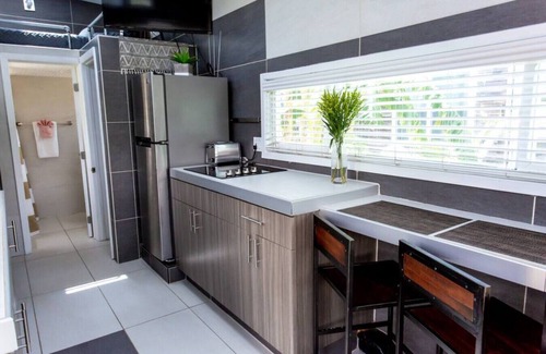 Northwest Orlando House | The Ritz- Lakefront Tiny House in Orlando