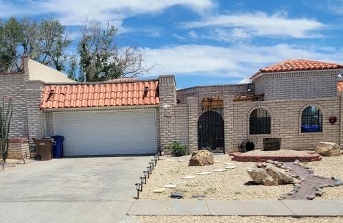 Las Cruces House | The Ritz Spa Sanctuary hot tub/patio/fam/pet